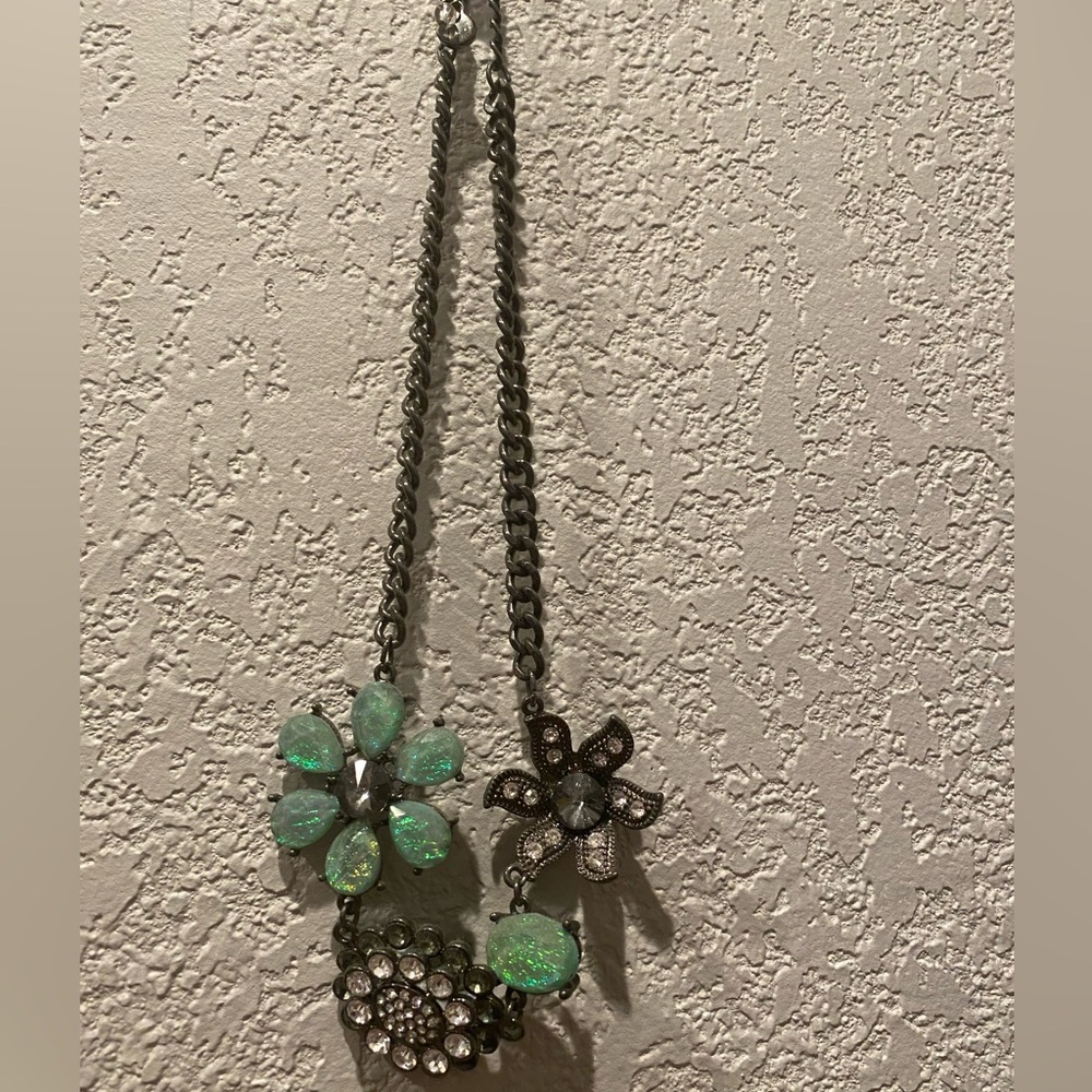 Black and blue flower necklace